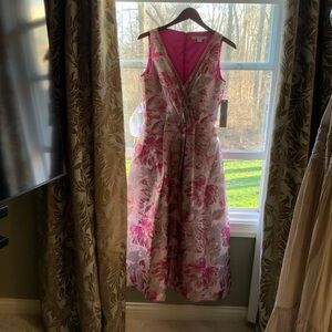 Beautiful spring dress.  Poppy metallic.  Never been worn.  POCKETS!